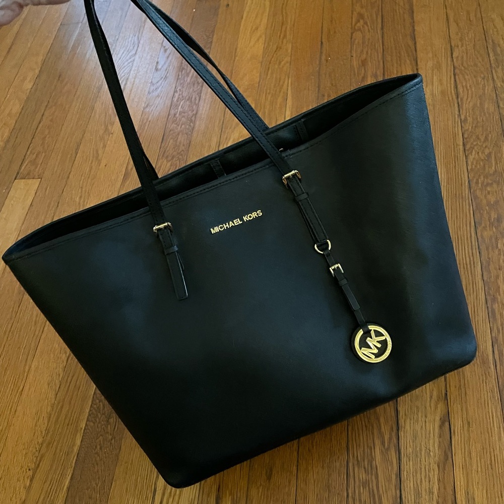 Black Michael Kors shoulder bag - lightly used